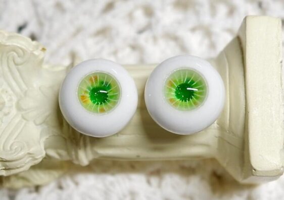 Delicate green BJD doll eyes