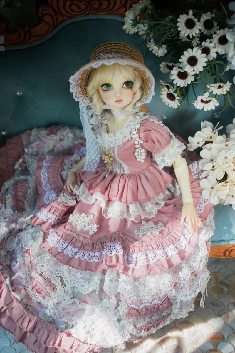 Vintage dress with lace and hats for bjd dolls