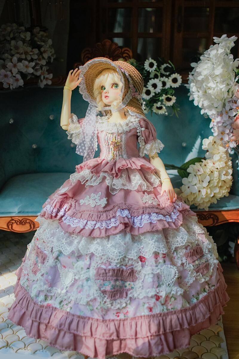 Vintage dress with lace and hats for bjd dolls