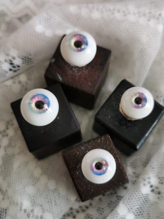 Bjd doll eyes with rainbow pupils