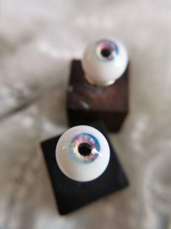 Bjd doll eyes with rainbow pupils