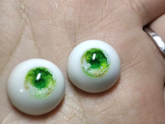 Hand-Painted Green Realistic BJD Doll Resin Eyes – Perfect for Ball Joint Dolls