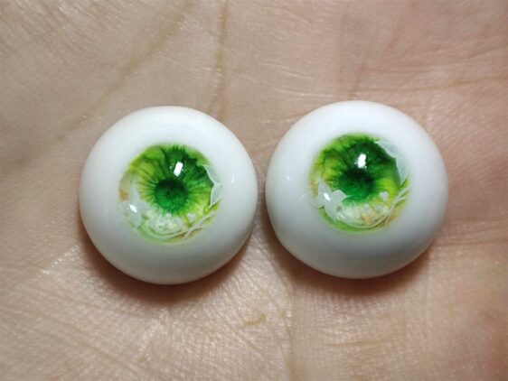 Hand-Painted Green Realistic BJD Doll Resin Eyes – Perfect for Ball Joint Dolls